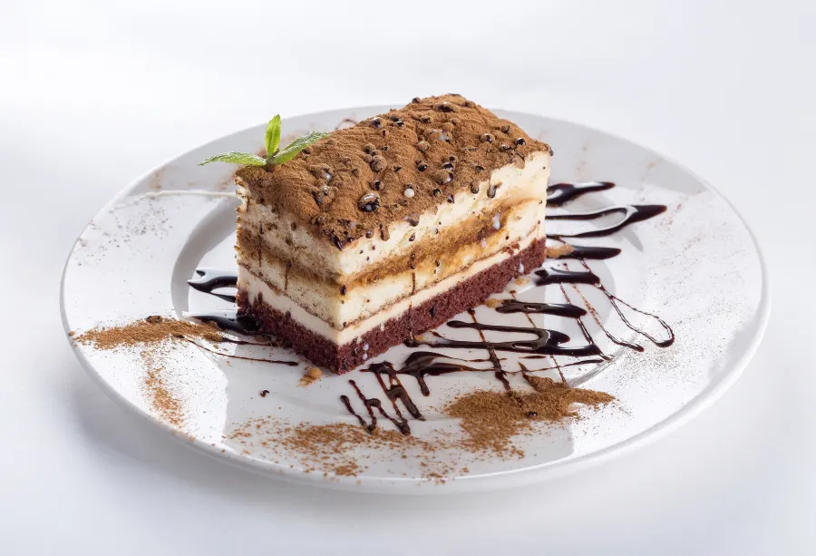 ココアをふったティラミス風のケーキ